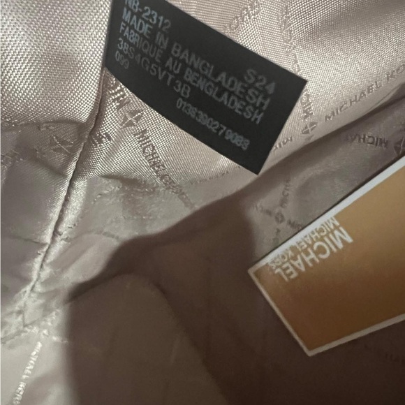 MICHAEL Michael Kors Maeve Large Logo
Monogram Open Tote Vanilla. NWT - Picture 8 of 9